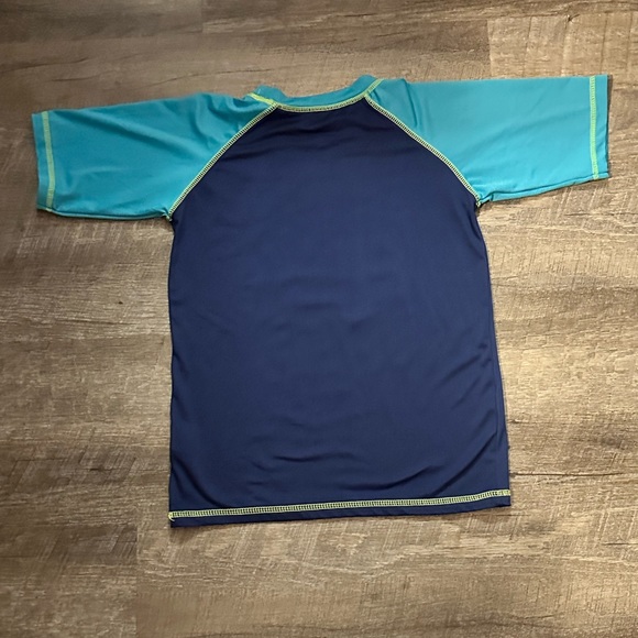 BOYS SWIM SHIRT| Size 7/8 | Little boys - Picture 4 of 4